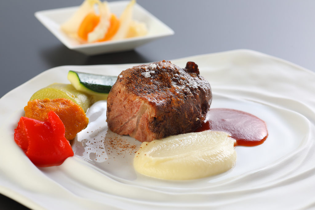 和牛頬肉の赤ワイン煮込み